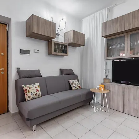 Guesthost - Gama Functional Flat Специя