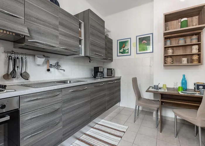 Guesthost - Gama Functional Flat Специя